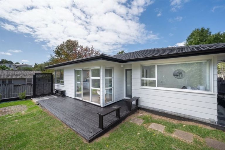 Photo of property in 9 Juniper Road, Sunnynook, Auckland, 0620