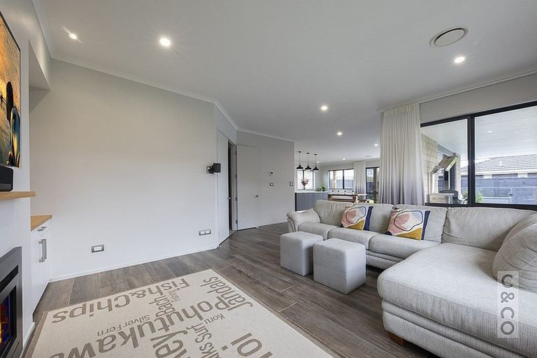 Photo of property in 42 Pohutukawa Parade, Riverhead, 0820