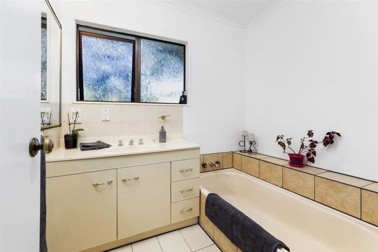 Photo of property in 40 Kinloch Place, Papakowhai, Porirua, 5024