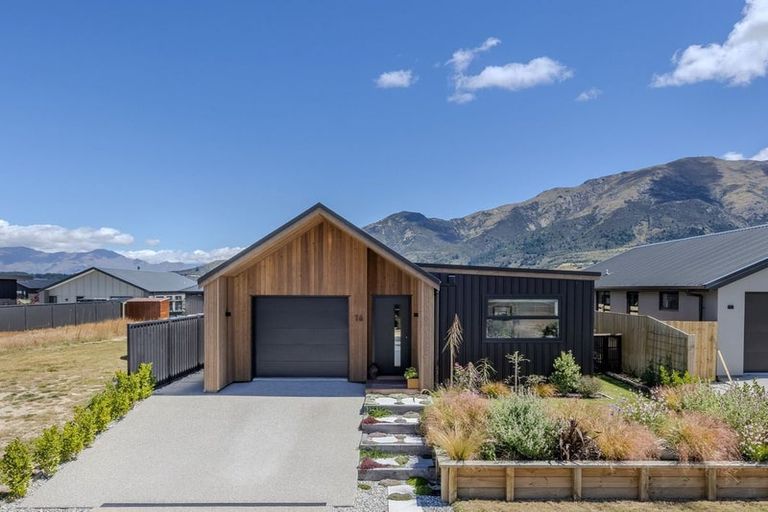 Photo of property in 16 Guthrie Street, Lake Hawea, 9382