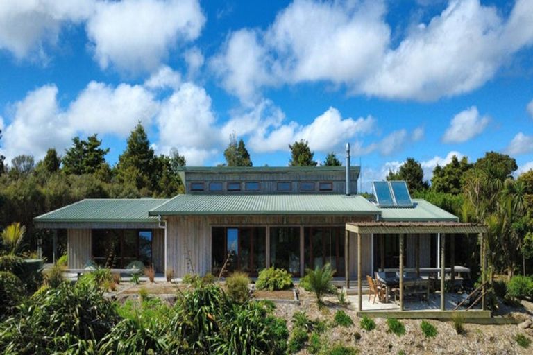 Photo of property in 114 Hay Road, Helena Bay, Hikurangi, 0184