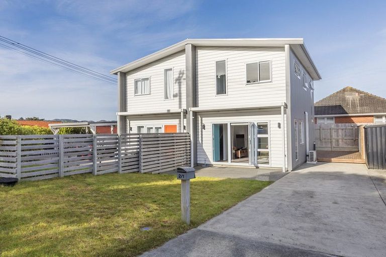 Photo of property in 2/1 Murphy Place, Titahi Bay, Porirua, 5022