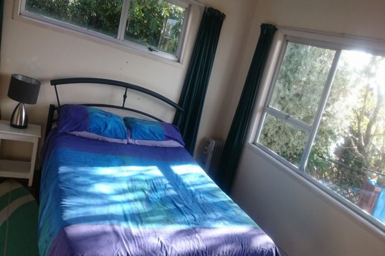 Photo of property in 1 Malters Place, Browns Bay, Auckland, 0630