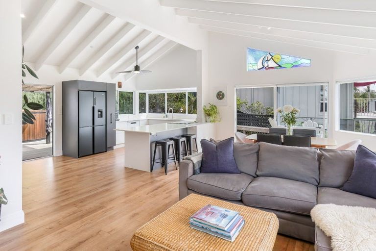 Photo of property in 11 Long Beach Road, Russell, 0202