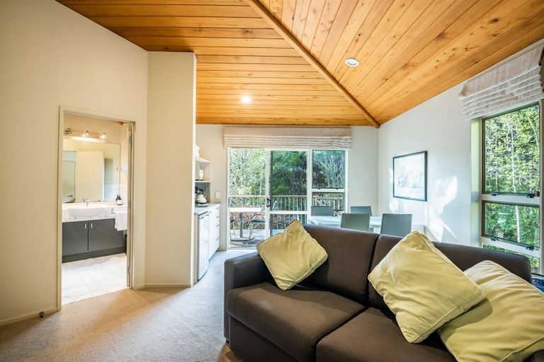 Photo of property in 138-140 Onetaunga Road, Chatswood, Auckland, 0626