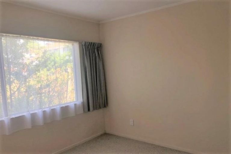 Photo of property in 1/1 Seaford Place, Murrays Bay, Auckland, 0630