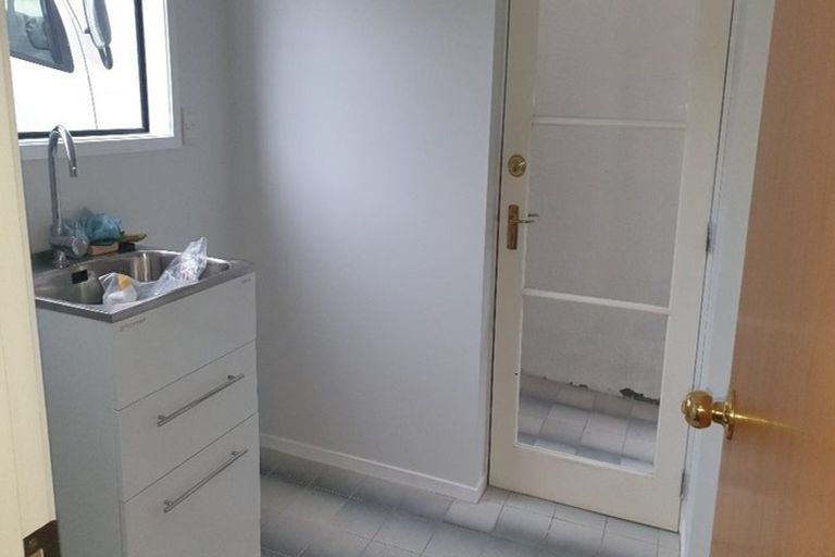 Photo of property in 2/30 Manly Esplanade, Browns Bay, Auckland, 0630