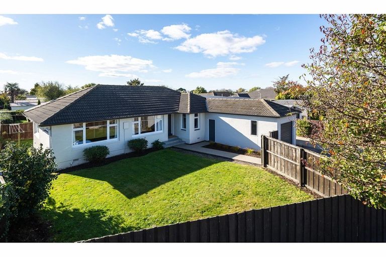 Photo of property in 1/106 Harris Crescent, Papanui, Christchurch, 8053