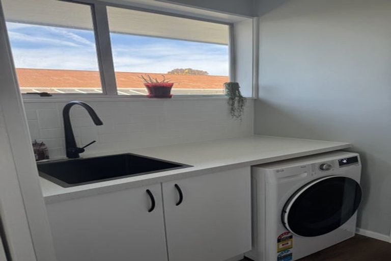 Photo of property in 79 Denise Crescent, Hornby, Christchurch, 8042