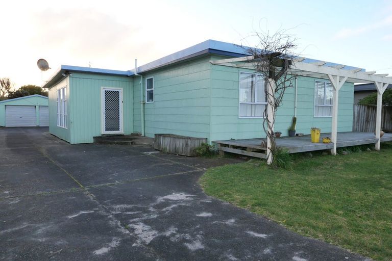 Photo of property in 27 Moana Street, Otaki Beach, Otaki, 5512