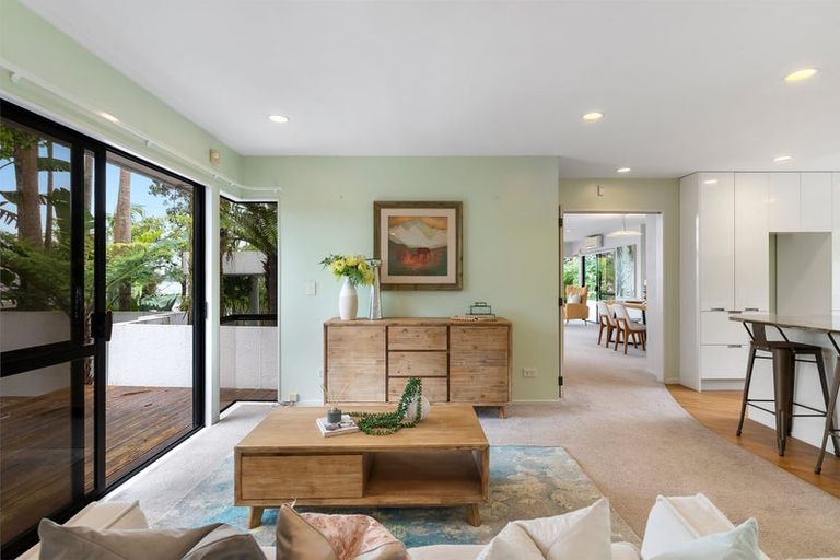 Photo of property in 15 Perendale Close, Somerville, Auckland, 2014