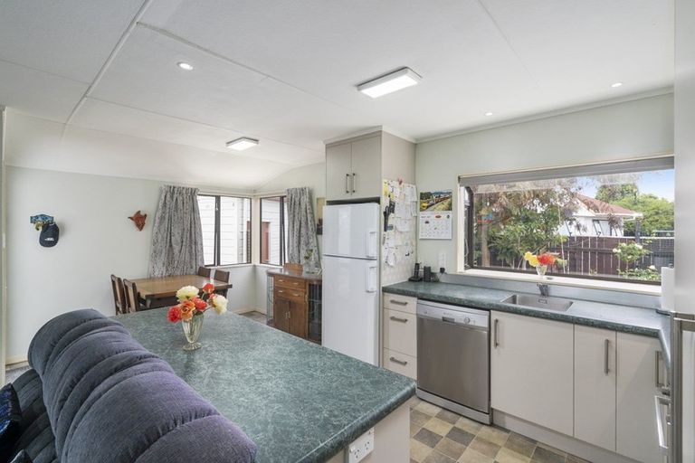 Photo of property in 37 Willowstream Grove, Cloverlea, Palmerston North, 4412