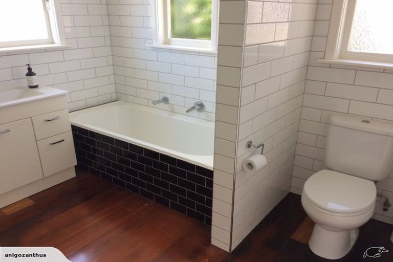 Photo of property in 211 Carrington Street, Vogeltown, New Plymouth, 4310