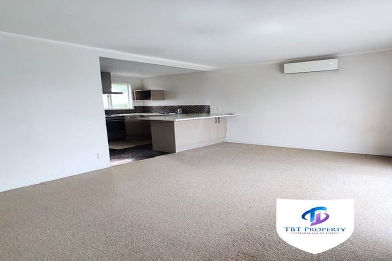 Photo of property in 1/36a Lincoln Road, Henderson, Auckland, 0610