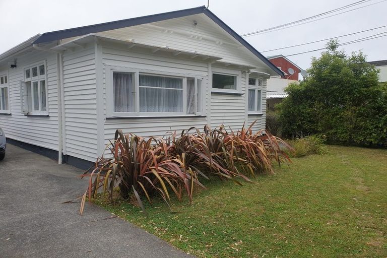 Photo of property in 46 Cambridge Terrace, Waiwhetu, Lower Hutt, 5010