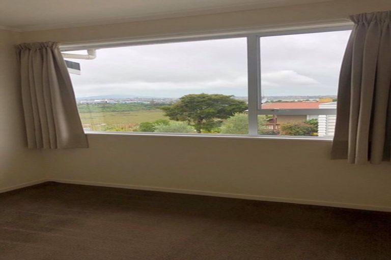Photo of property in 1/36 Exmouth Road, Northcote, Auckland, 0627