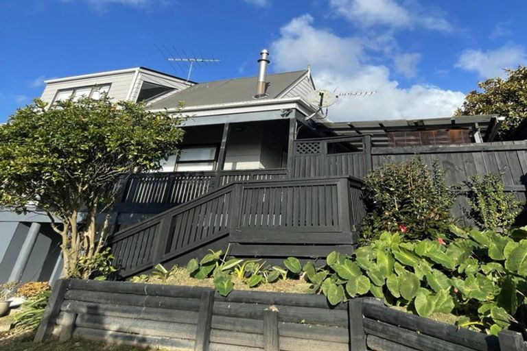 Photo of property in 77 Spence Road, Henderson, Auckland, 0612