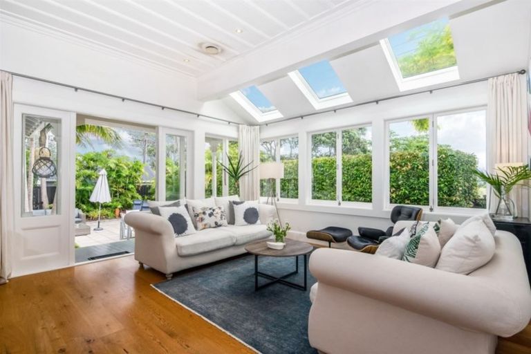 Photo of property in 33 Summer Street, Stanley Point, Auckland, 0624