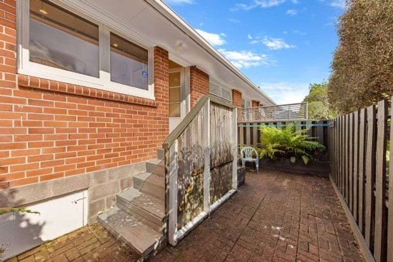Photo of property in 2/43 Tramway Road, Beach Haven, Auckland, 0626