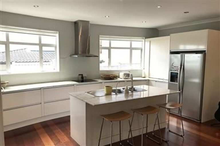 Photo of property in 11 Lismore Way, Oteha, Auckland, 0632