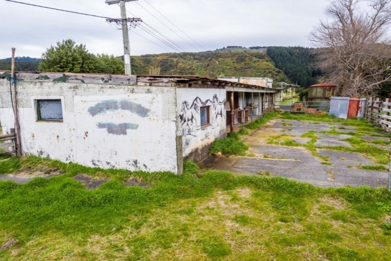 Photo of property in 828 Coast Road, Wainuiomata Coast, Lower Hutt, 5373