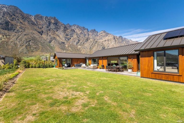 Photo of property in 8 Hovingham Court, Jacks Point, Queenstown, 9371