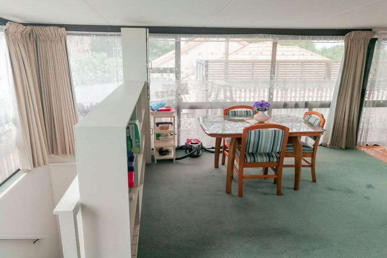 Photo of property in 1/56 Roberts Road, Glenfield, Auckland, 0629