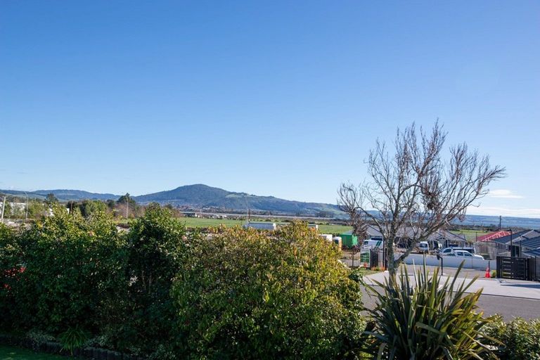 Photo of property in 27 Owhatiura Drive, Lynmore, Rotorua, 3010
