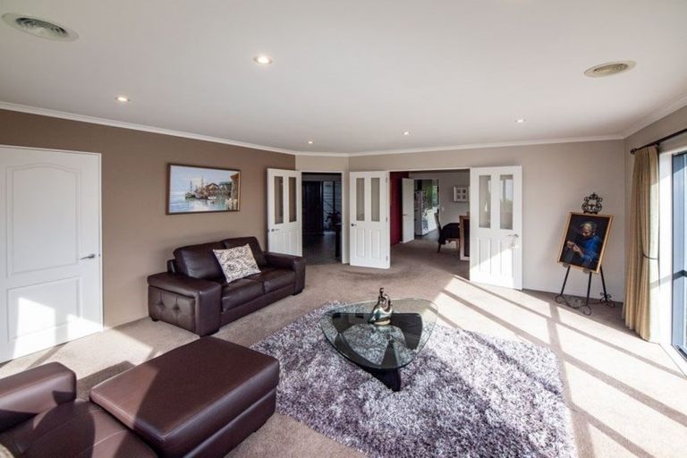 Photo of property in 61 Erlestoke Crescent, Churton Park, Wellington, 6037