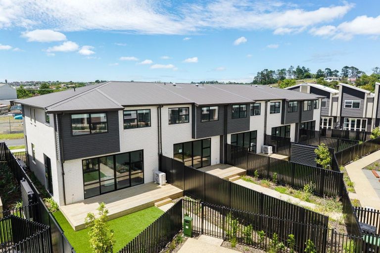Photo of property in 680 Swanson Road, Swanson, Auckland, 0612