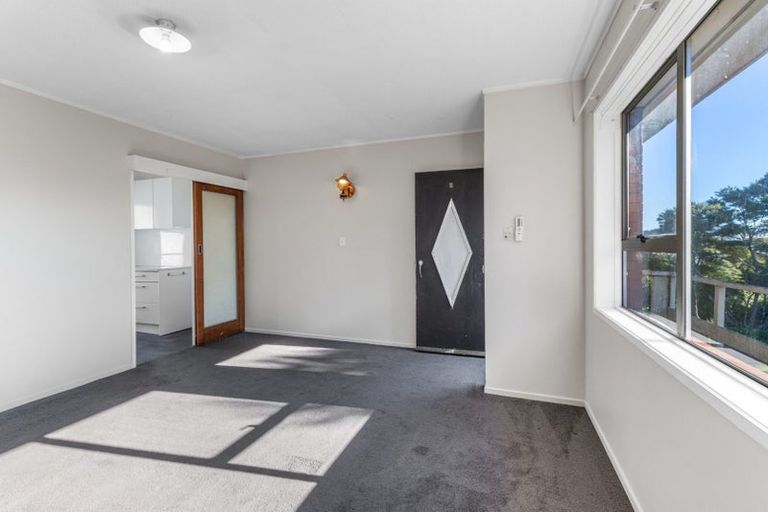 Photo of property in 2/76 Millbrook Road, Henderson, Auckland, 0612