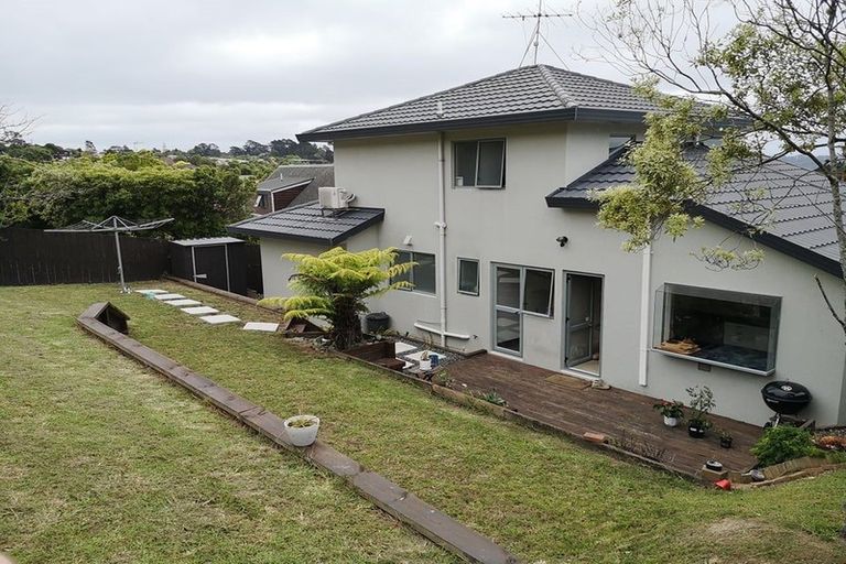 Photo of property in 24 Goldfinch Rise, Unsworth Heights, Auckland, 0632