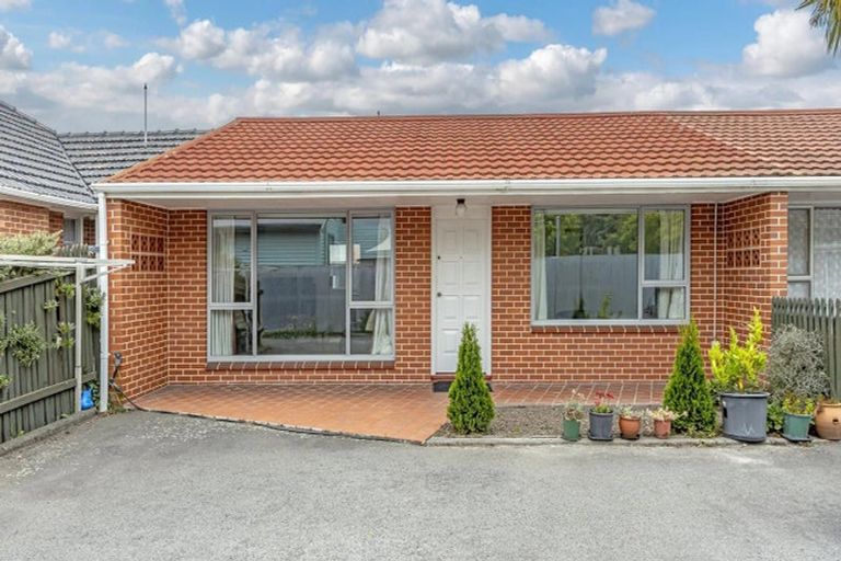 Photo of property in 2/5 Clyde Road, Upper Riccarton, Christchurch, 8041