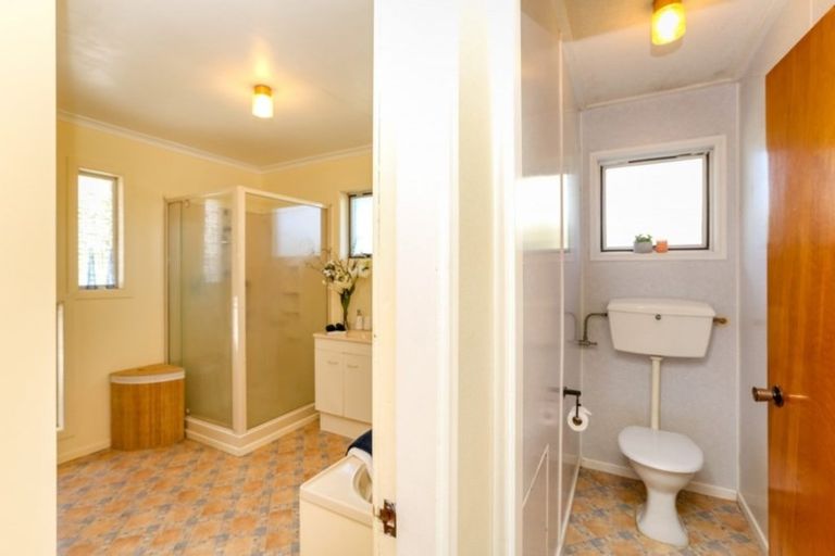 Photo of property in 17 Linda Street, Oakura, 4314