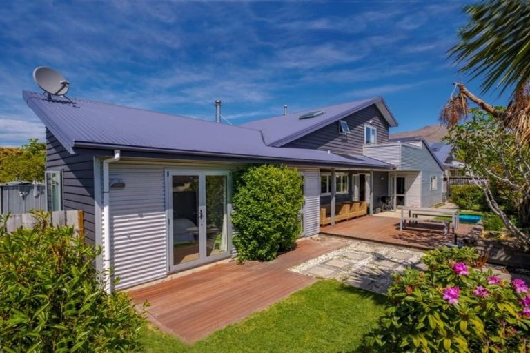 Photo of property in 1 Koru Way, Wanaka, 9305