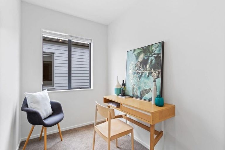 Photo of property in 15 Aquamarine Road, Rosehill, Papakura, 2113