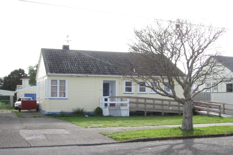 Photo of property in 22 Gibson Crescent, Naenae, Lower Hutt, 5011