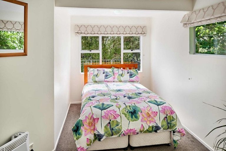 Photo of property in 39 James Cook Drive, Whitby, Porirua, 5024