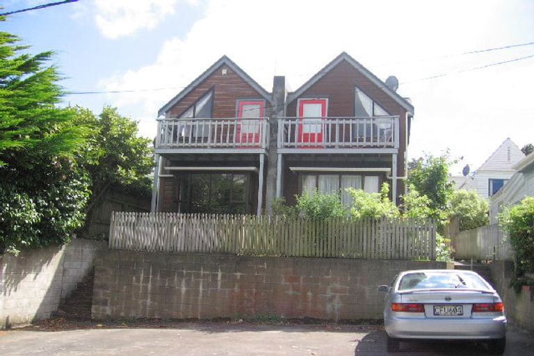 Photo of property in 4/5 Scarborough Terrace, Mount Victoria, Wellington, 6011