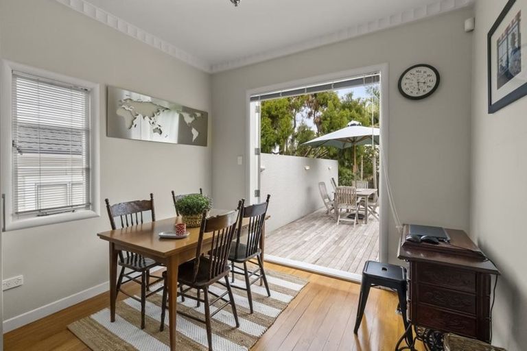 Photo of property in 19 Merani Street, Narrow Neck, Auckland, 0622