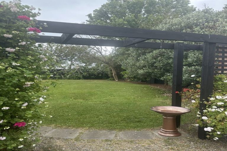 Photo of property in 12 Memorial Park Avenue, Haumoana, 4102