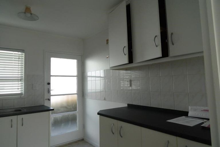 Photo of property in 170c Queen Street, Northcote Point, Auckland, 0627