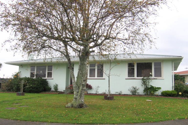 Photo of property in 9 Ellesmere Crescent, Highbury, Palmerston North, 4412