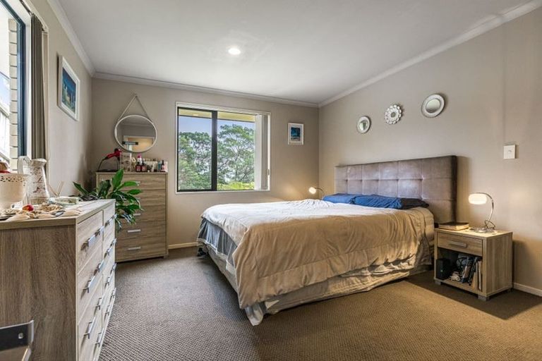 Photo of property in 31 Condor Place, Unsworth Heights, Auckland, 0632
