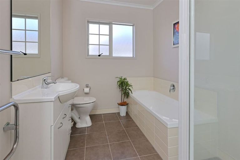 Photo of property in 36 Mulvaney Crescent, Henderson, Auckland, 0612