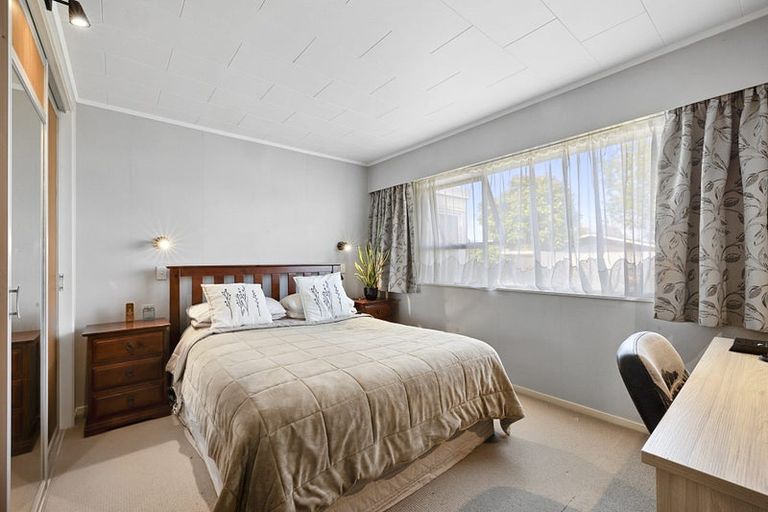 Photo of property in 24 Manu Crescent, Upper Vogeltown, New Plymouth, 4310