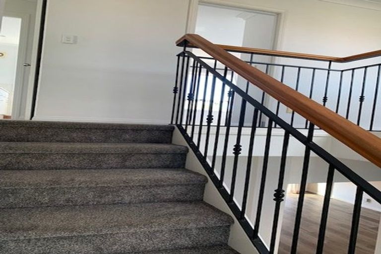 Photo of property in 2 Glastry Close, East Tamaki Heights, Auckland, 2016