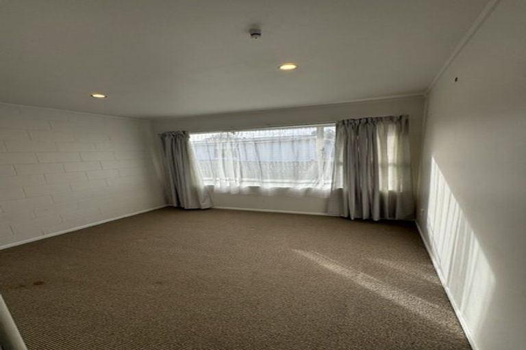 Photo of property in 12 Dawnhaven Drive, Te Atatu Peninsula, Auckland, 0610