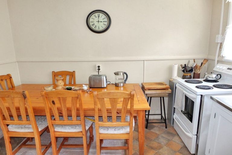 Photo of property in 10 Easton Street, Foxton, 4814