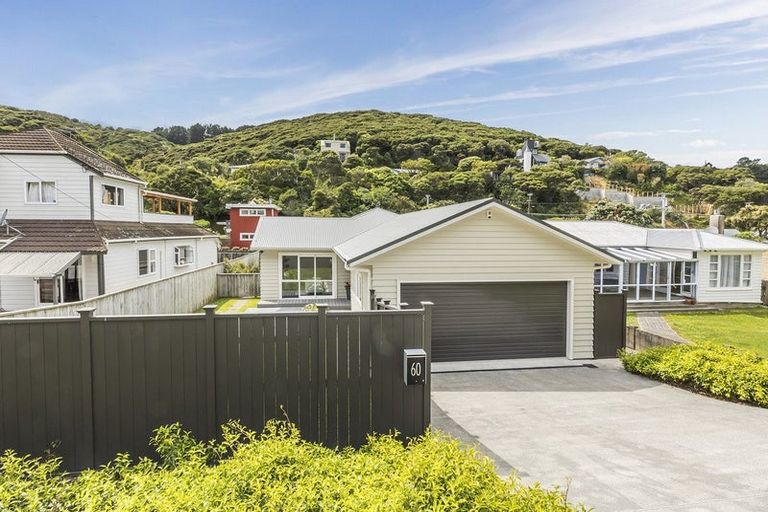 Photo of property in 60 Airlie Road, Plimmerton, Porirua, 5026
